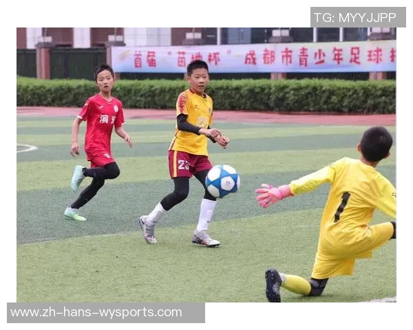 乐趣足球带你领略激情与快乐的完美结合,享受每一场比赛的精彩瞬间